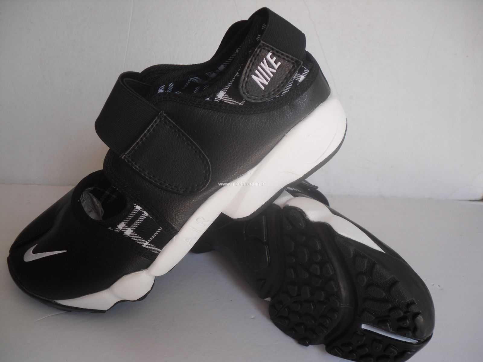 Nice Chaussures Nike Shox Rift Noire